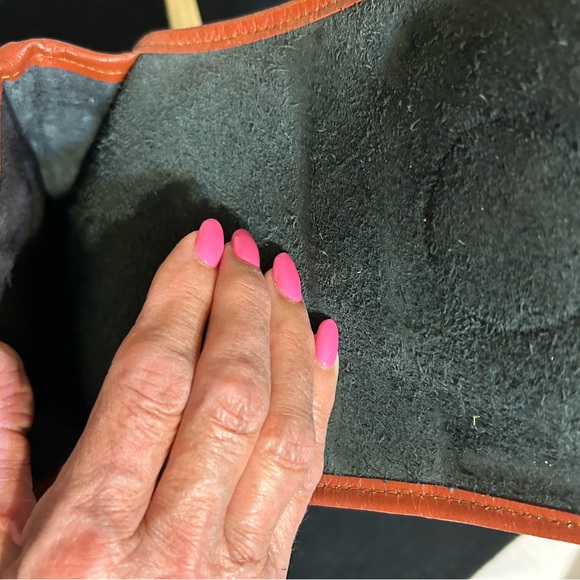 Elegant Cream and Brown Leather Crossbody Bag - Picture 10 of 16